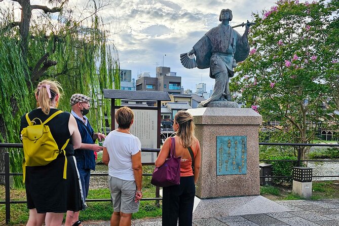 Kyoto Gion Night Walk & Geisha District Guided Tour - Stop 3: Yasaka Shrine (Gion Shrine) for about 30 minutes, history plus manners