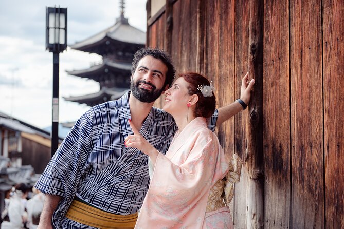 Kyoto Gion Photoshoot - Private Session | Pro Photographer - Yasaka Shrine Start: A Photogenic First Frame and Easy Meeting Point