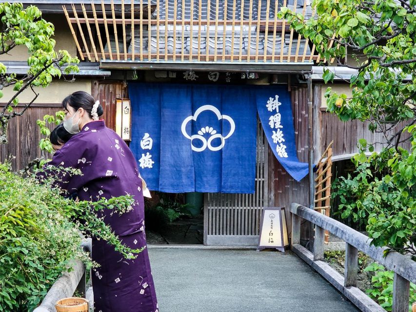 Kyoto: Gion Sunset Walking Tour with Local Guide - Booking smart: last-minute flexibility and what to bring