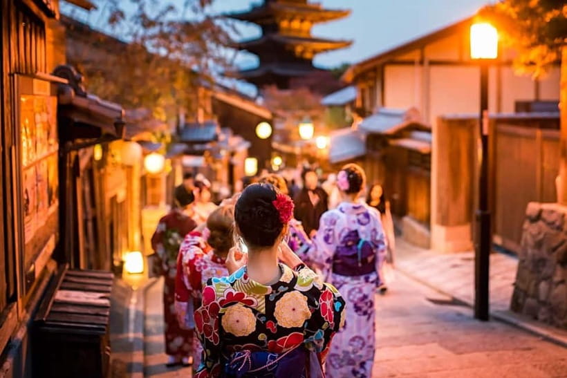 Kyoto: Gion Sunset Walking Tour with Local Guide - Why the Gion Sunset Walk feels different