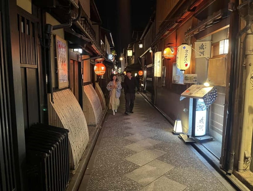 Kyoto: Gion Walking Tour - Gion-Kobu’s Shiragawa side and Tatsumi Jinja pauses