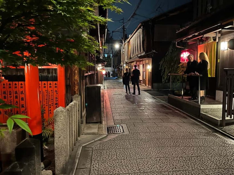 Kyoto: Gion Walking Tour - Meeting your guide by the Disney Store in Shijo-Kawaramachi
