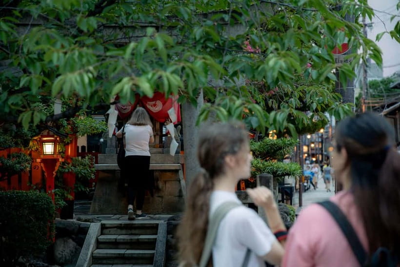 Kyoto: Gion World of the Geisha Guided Walking Tour - Who should book this tour, and who should skip it