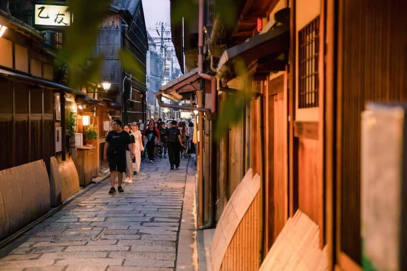 Kyoto: Gion World of the Geisha Guided Walking Tour - Why this Gion walk works better than wandering alone
