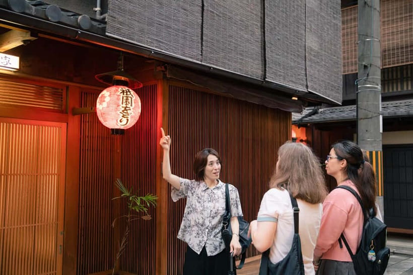 Kyoto: Gion World of the Geisha Guided Walking Tour - Picking the best starting point for your day