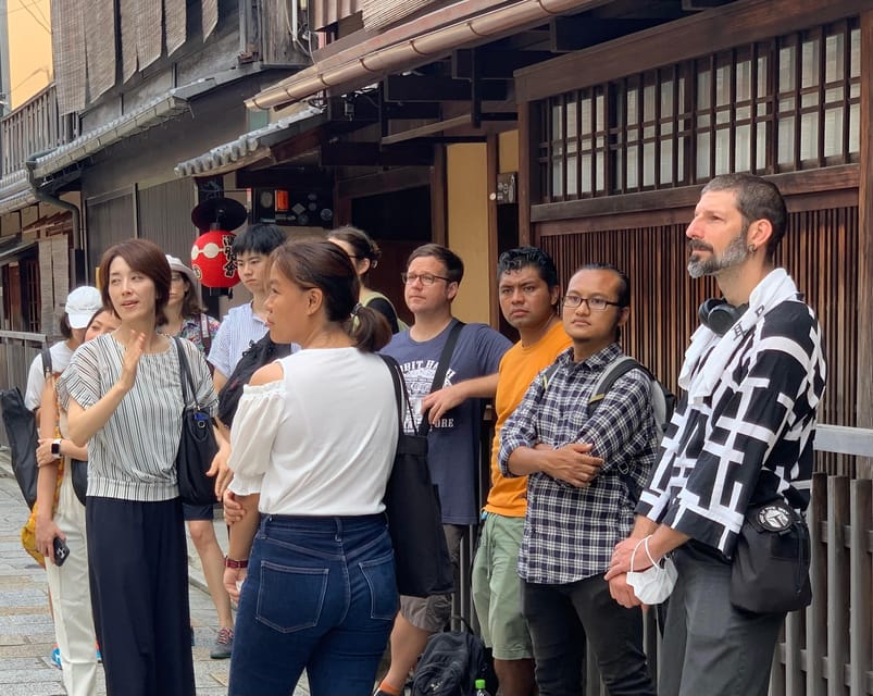 Kyoto: Gion World of the Geisha Guided Walking Tour - Stop-by-stop: from Yasaka Shrine to Gion’s lanes
