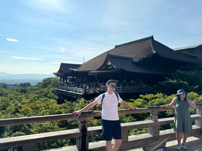 Kyoto: Guided Tour in UNESCO Site, Kiyomizu-dera - 90 Min. - The wooden stage views: where timing and posture really matter