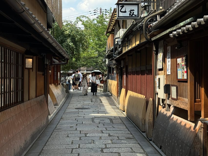 Kyoto: Half-Day Private Tour Gion Geisha District & Kiyomizu - Starting at the police box, then straight into Gion