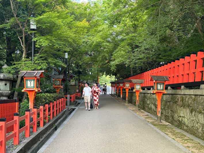 Kyoto: Half-Day Private Tour Gion Geisha District & Kiyomizu - Yasaka Shrine in 20 minutes, including the 1400-year story