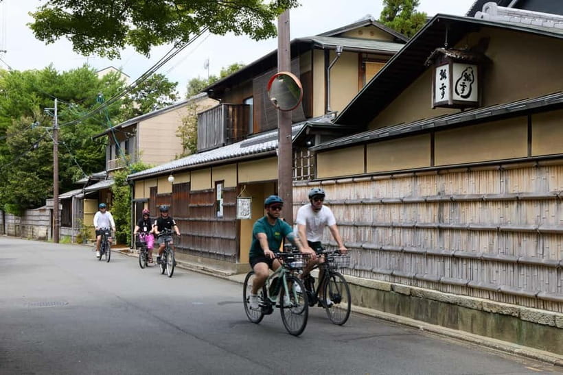 Kyoto: Hidden Gems E-Bike Tour Through Backstreets & Temples - Philosopher’s Path for 30 minutes: enjoy the stroll, not the crush