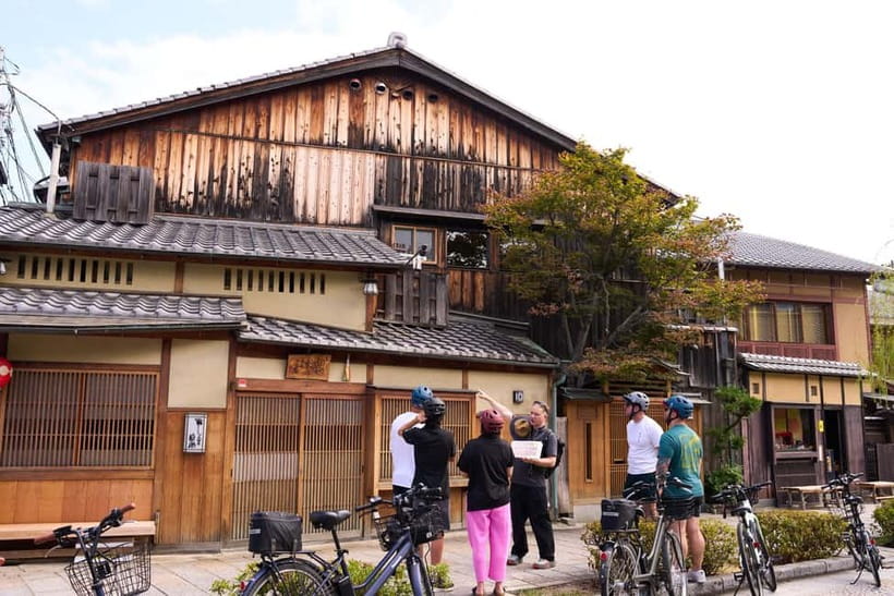 Kyoto: Hidden Gems E-Bike Tour Through Backstreets & Temples - Kyoto Imperial Palace for 30 minutes: the grand finish