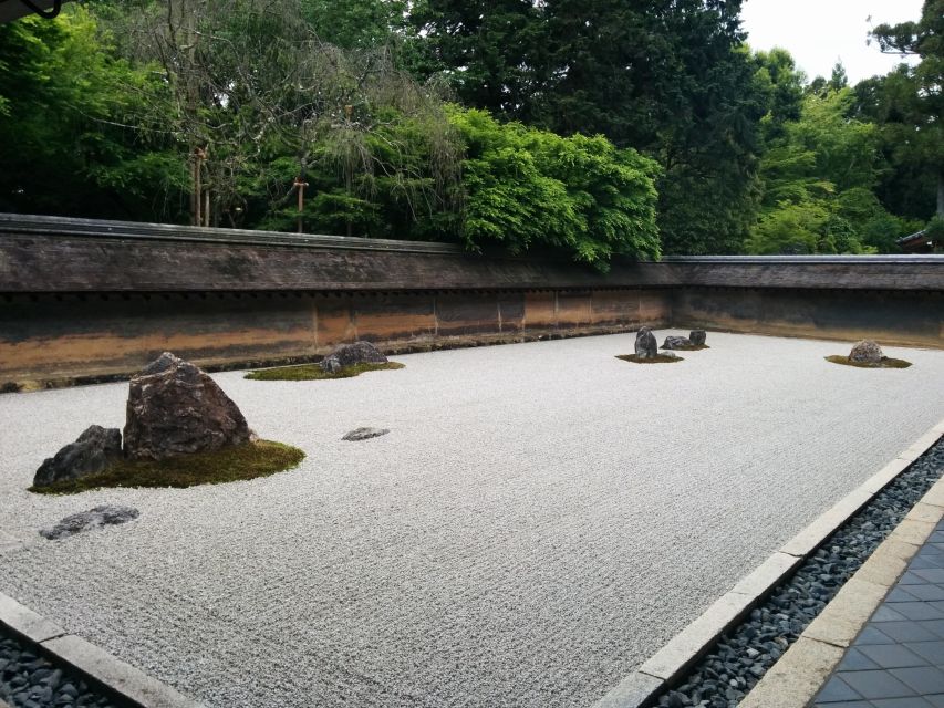 Kyoto Highlights 7-Hour Private Guided Tour - Northwest route: bamboo grove, Ryoanji rock garden, Golden Pavilion, and Nijo Castle or Nishiki Market