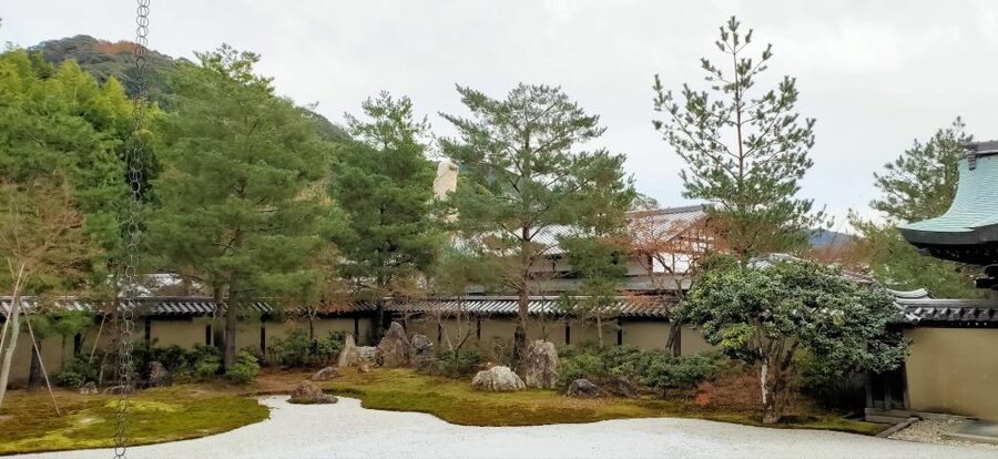 Kyoto: Historic Higashiyama Walking Tour - Senbon-torii Photos, Side Lanes, and Off-Path Details