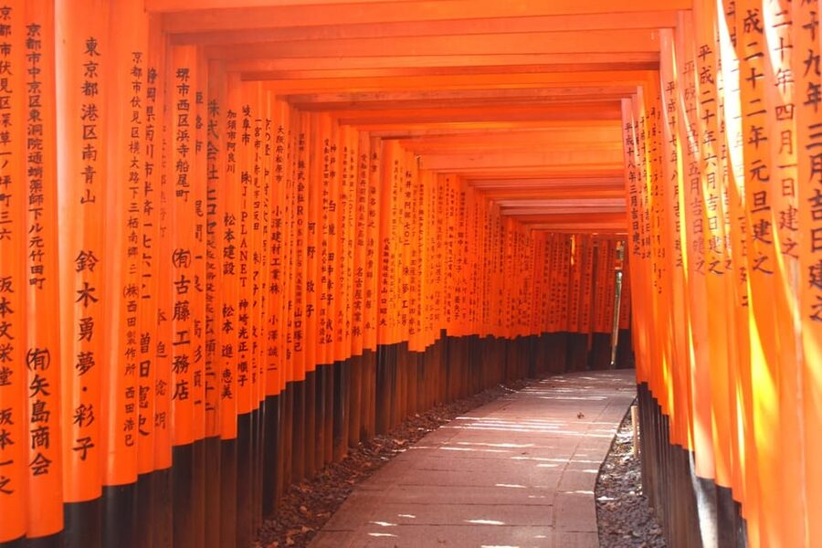 Kyoto: Immersive Arashiyama & Fushimi Inari by Private Car - Ryōan-ji and the Gion Area: Temples, Streams, and Tea-House Streets