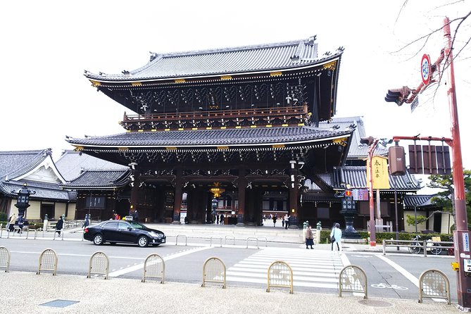 Kyoto Imperial Palace and Nijo Castle Walking Tour - How a 7-hour walk ties Kyoto’s religion, markets, and power together