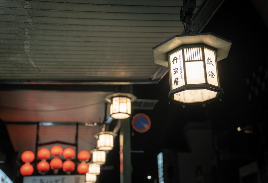 Kyoto: Izakaya Bars Guided Walking Tour - Bar Hopping in Kiyamachi: Beer, Cocktails, and Real Izakaya Atmosphere