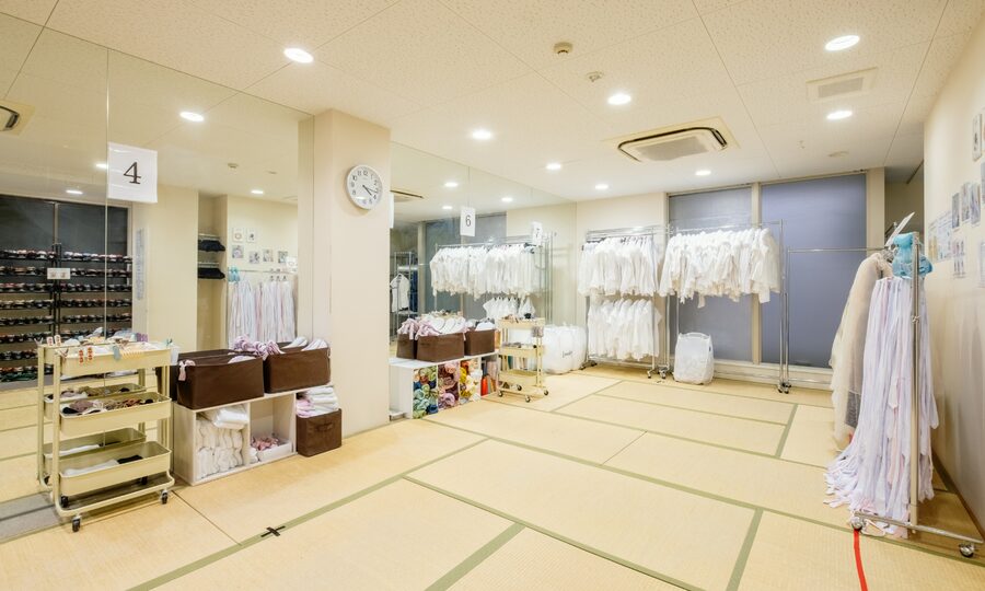 Kyoto: Kimono Rental in Gion Provided by RikaWafuku - Choosing the kimono: lots of selection, and staff that actually help