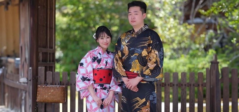 Kyoto Kimono Rental mimosa |Kimono/Yukata Rental Couple Plan - The 8:00 to 19:00 window: turning your kimono into a full day