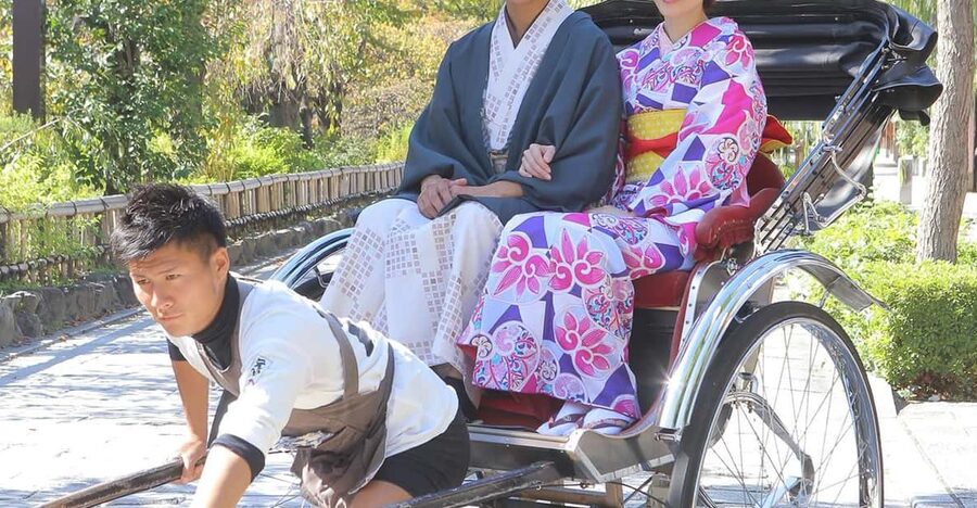 Kyoto:Kiyomizu-dera Temple Rent a kimono and ride a rickshaw - The 13-minute rickshaw ride through Higashiyama streets