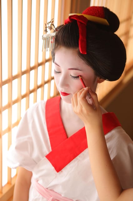 Kyoto kiyomizu Temple : Maiko and Samurai Couple Photoshoot - Getting There: Kiyomizu-michi to the Studio Walk
