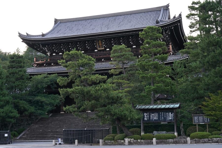 Kyoto: Kiyomizudera, Higashiyama and Yasaka Discovery Tour - Kiyomizudera UNESCO entry: Kannon, seiryuu, and the viewpoint route