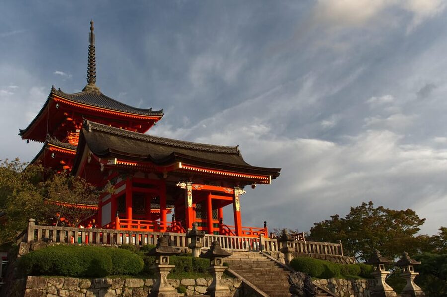 Kyoto: Kiyomizudera, Higashiyama and Yasaka Discovery Tour - Kōdaiji Temple and Toyotomi Hideyoshi’s wife: Zen gardens and interiors