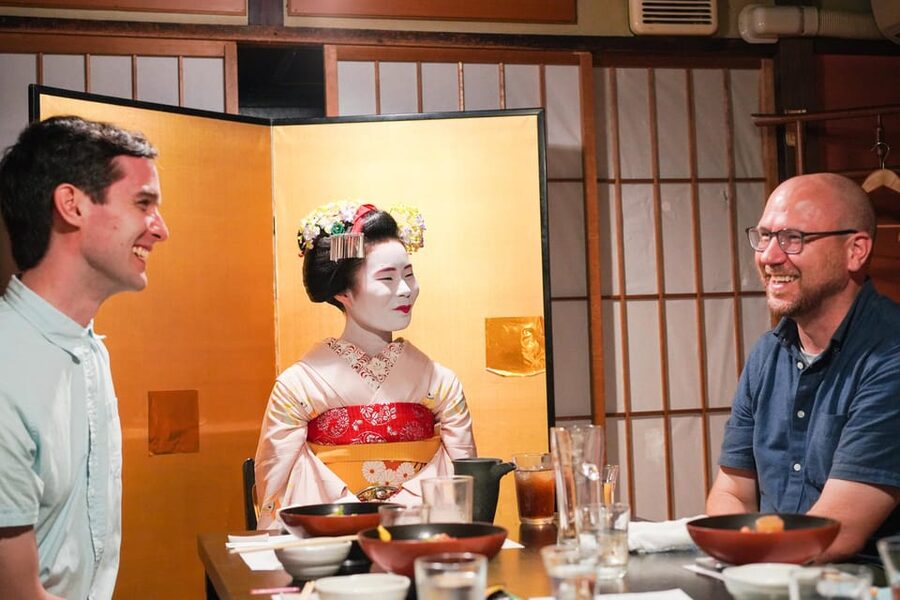 Kyoto: Maiko Dinner in Traditional Restaurant and Tour - Price check: why $292 can make sense in Kyoto