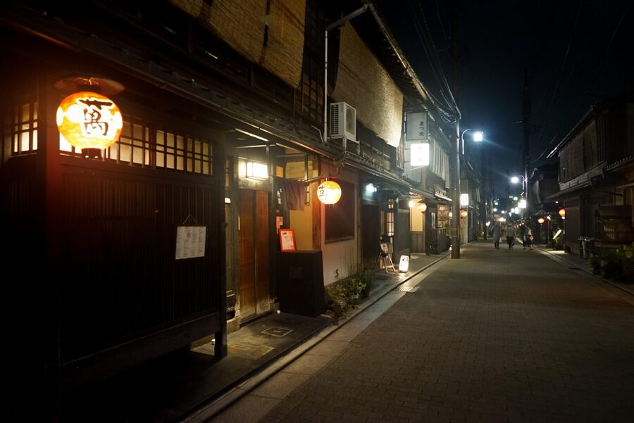 Kyoto: Maiko Dinner in Traditional Restaurant and Tour - Practical tips so you enjoy the night (not just endure it)