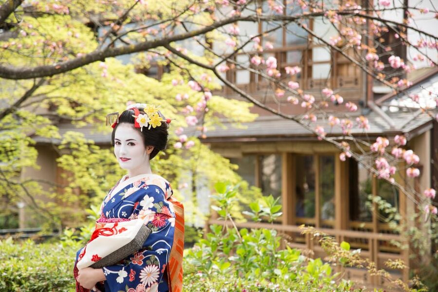 Kyoto: Maiko Makeover and Photoshoot Experience - What you take home: printed photos, DATA, and why that matters