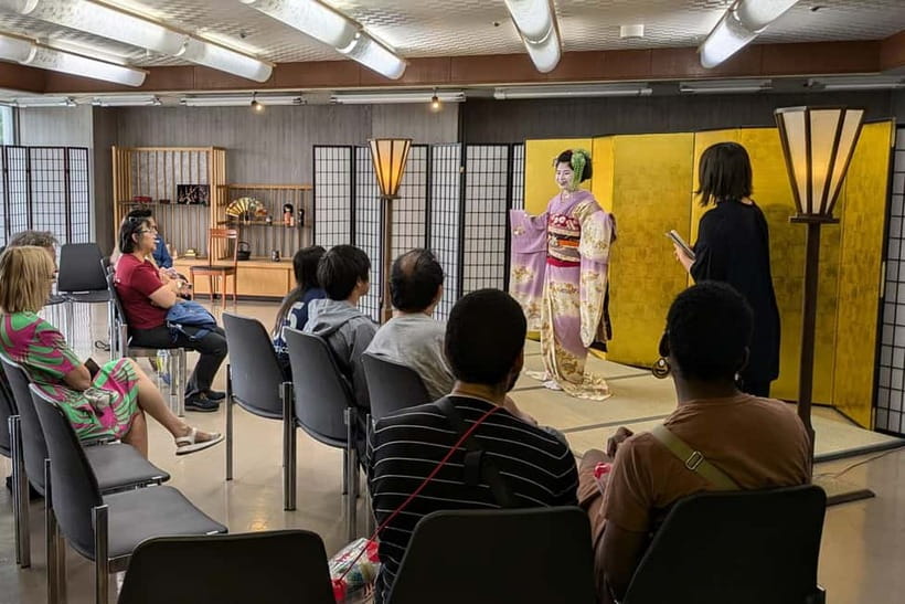 Kyoto: Meet-and-Greet, Maiko Show and Experience - Before You Go: Find the West Building and Arrive Early