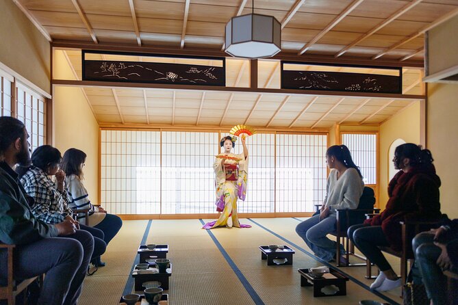 Kyoto: Meet the Geisha Maiko with Gion Walking Tour - Kyoto Gion after the crowds, in a private ochaya