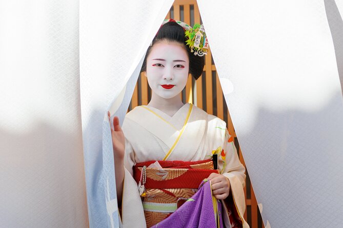 Kyoto: Meet the Geisha Maiko with Gion Walking Tour - The ochaya moment: maiko performance plus a real Q&A