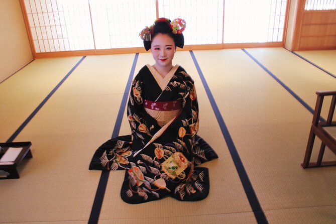 Kyoto: Meet the Geisha Maiko with Gion Walking Tour - Kimono option, meeting points, and what to do right before the walk