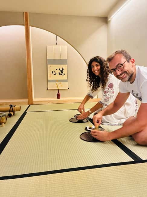 Kyoto: Newly Opened Tea Ceremony - Sanjo Chasuian - Entering through Nijiriguchi: the ritual starts before the tea