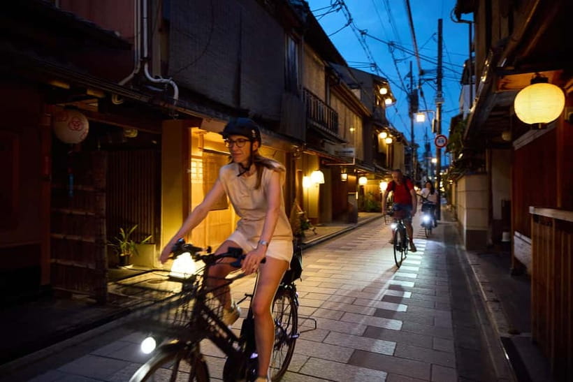 Kyoto: Night E-Bike Tour Hidden Gems & Backstreets - Meeting at Kyoto Tourist Lounge Gion: Start Time and First-Loop Tips