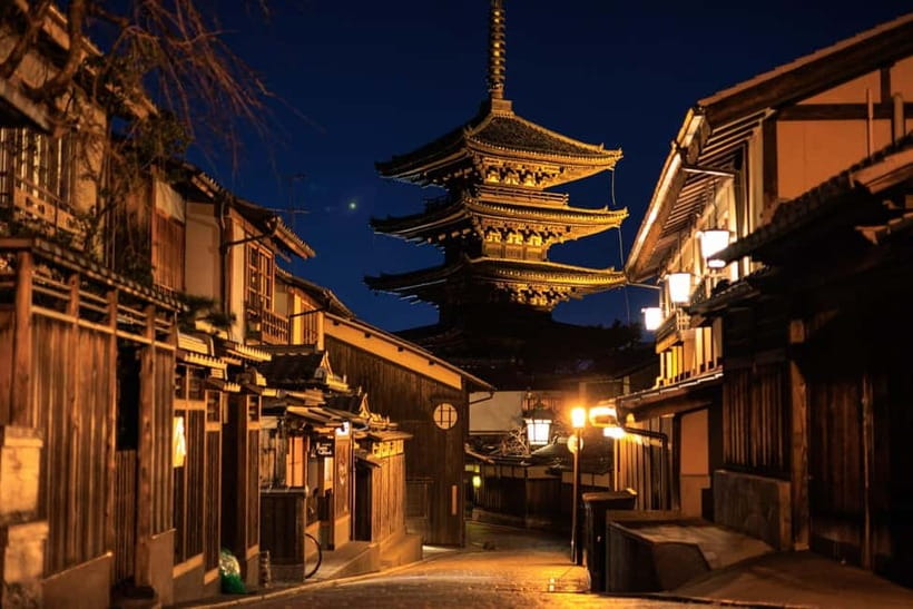 Kyoto: Night E-Bike Tour Hidden Gems & Backstreets - Yasaka Pagoda and Ninenzaka: The Photo Spots That Actually Earn Their Time