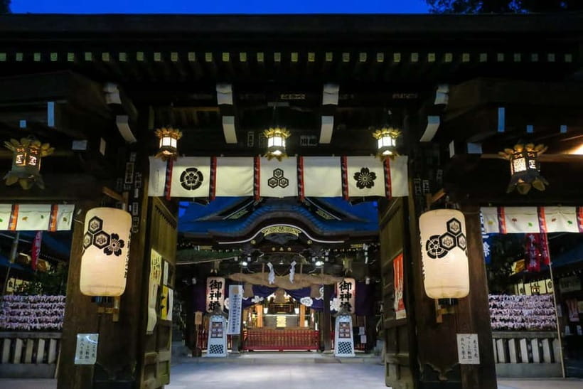 Kyoto: Night Walking Tour with Geisha Traditions - The Night Lanes, Shrines, and the Small Details That Teach Kyoto