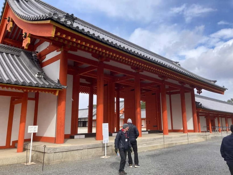 Kyoto: Nijo Castle and Kyoto Imperial Palace Guided Tour - On-Foot Kyoto Extras: Townhouses, Cherry Blossom Spots, and Real-Time Discussion