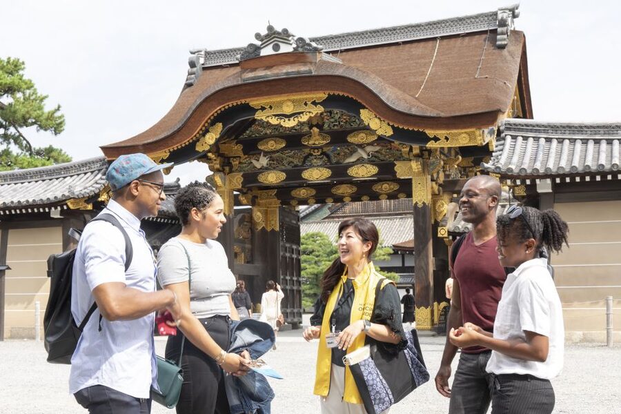 Kyoto: Nijo-jo Castle and Ninomaru Palace Guided Tour - Kara-mon Gate and the Art of Reading a Castle