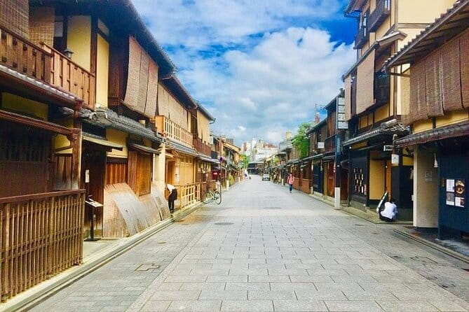 Kyoto: Nijo, Kinkaku-ji, Arashiyama, Kiyomizu & Fushimi Inari - Stop 5: Kiyomizu-dera Hillside Views and Temple Time