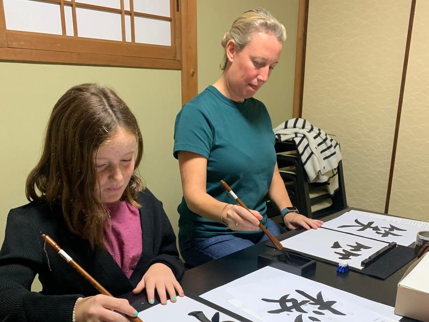 Kyoto Ninenzaka : Japanese Calligraphy Class in Townhouse - Tools, Ink, and Paper Setup (Where Good Strokes Start)