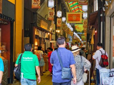 Nishiki Market and Depachika Food Tour with a Local