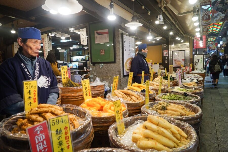 Kyoto: Nishiki Market Brunch Walking Tour-7 Tastings+Brunch - Brunch and the sit-down meal: how it changes your market visit