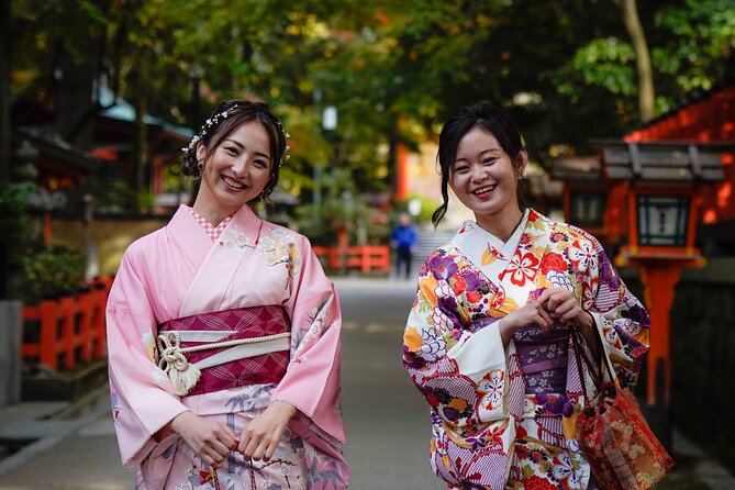 Kyoto Portrait Tour with Kimono - Maruyama Park: garden composition, seasonal color, and calm portraits