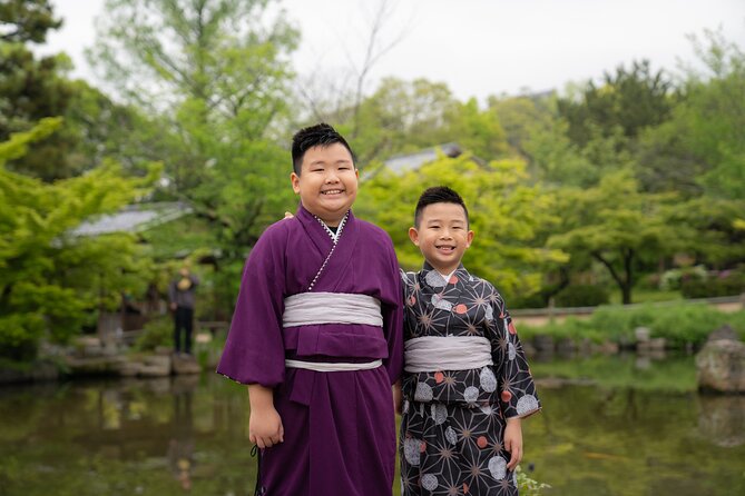 Kyoto Portrait Tour with Kimono - Chion-in’s massive gate: the scale trick for dramatic portraits