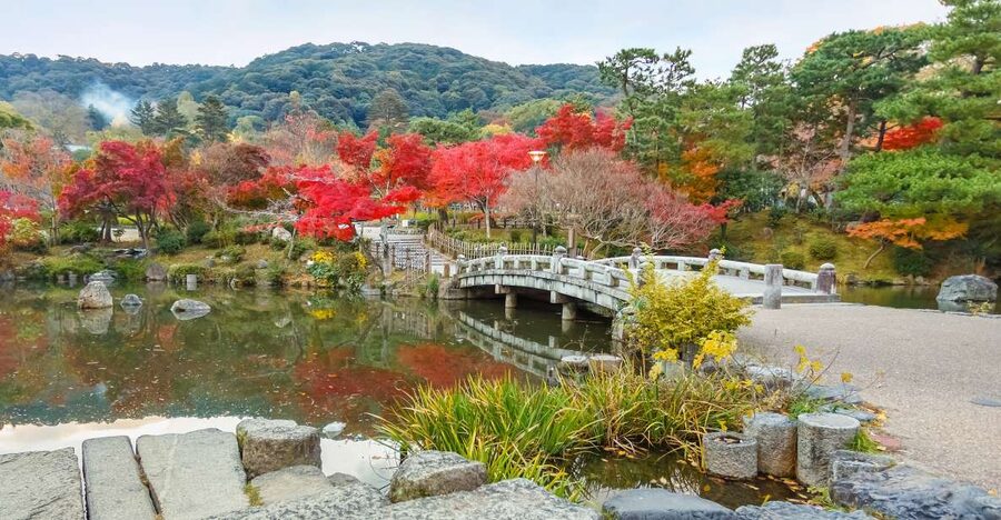 Kyoto: Private 2.5 Hour Historical Walking Tour - Yasaka Shrine Worship, Then Maruyama Park and Nene-no-michi