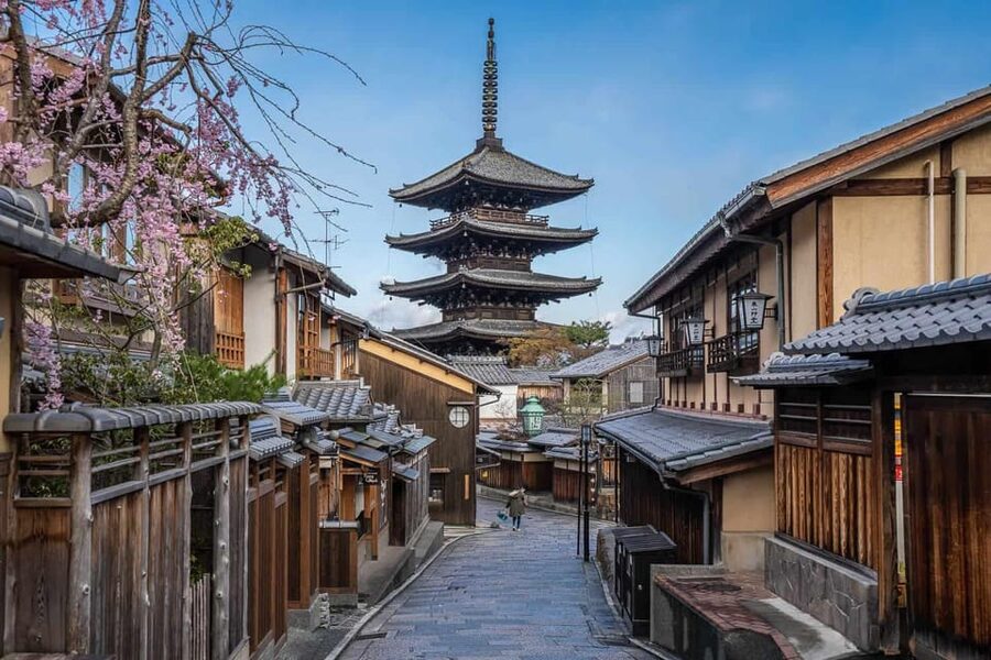 Kyoto: Private Highlights Tour with Guide and Luxury Vehicle - Price and value: $383 per group up to 6, for a full Kyoto circuit