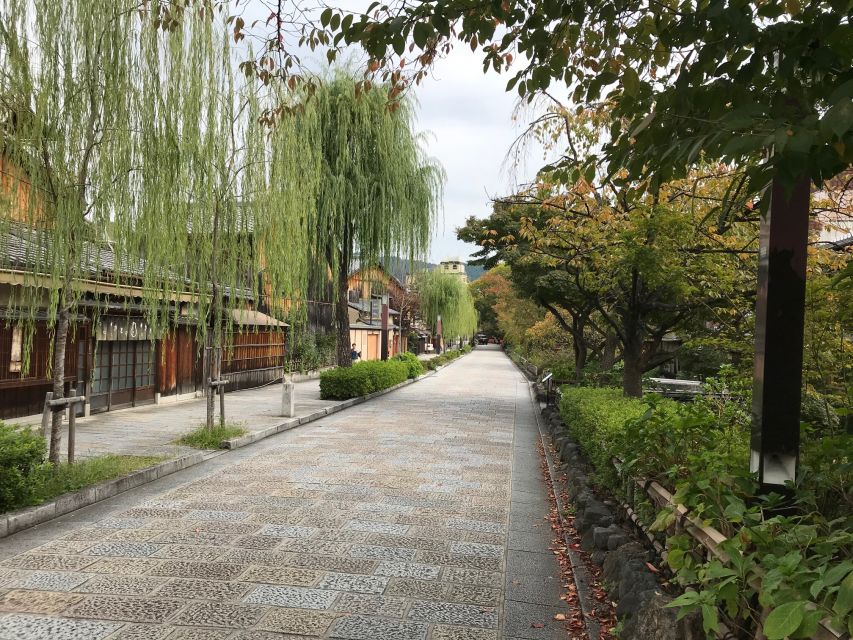 Kyoto: Private Walking Tour with Kiyomizu Temple & Gion - Ninenzaka and Sannenzaka lanes: shops, snacks, and the slower Kyoto rhythm