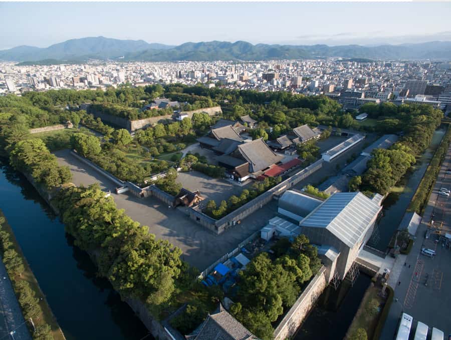 Kyoto: Tailored E-Bike Tour to Highlights & Hidden Gems - Temples and quiet streets near the big-name areas
