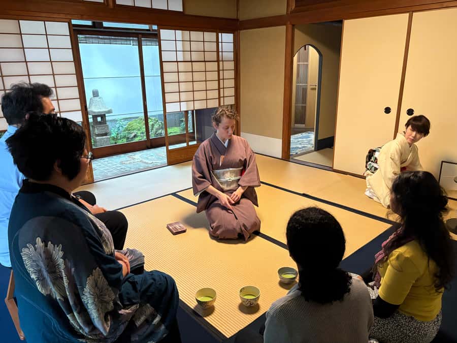 Kyoto: Tea Ceremony, in traditional Japan house (ENG/ES/NLD) - Watching the ceremony, then spotting the details for yourself